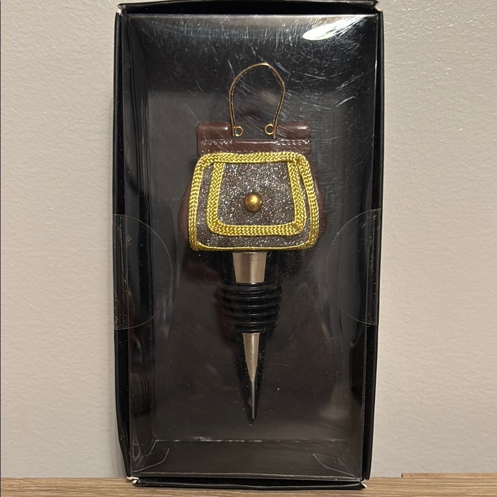 🍀Bebe Chic Gold and Brown Wine Stopper